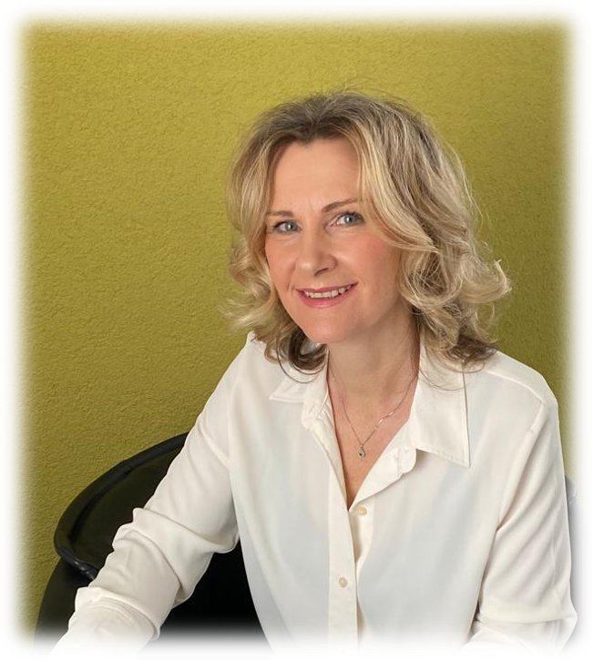 Ein Bild, das Kleidung, Person, Wand, Menschliches Gesicht enthält.
KI-generierte Inhalte können fehlerhaft sein.